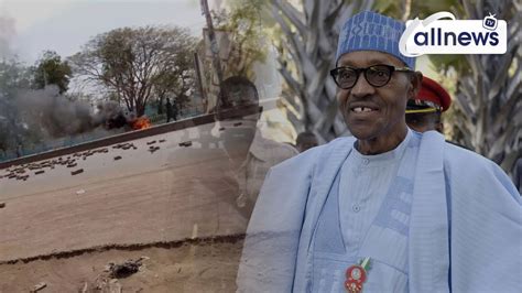 Kano Residents ThrØw Stones At Buhari During Visit Youtube