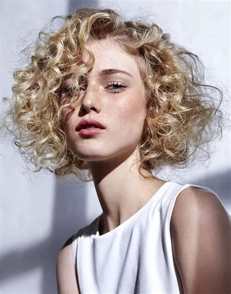 curly blonde hairstyles medium curly blonde hairstyle friendship ismeant4ever
