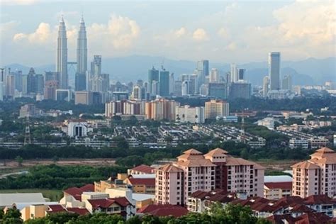Pencemaran bunyi, yang disebabkan hingar jalan raya, pesawat dan industri, biasanya melebihi 80 db. http://shally8899.blogspot.com: PENCEMARAN AIR, UDARA DAN ...