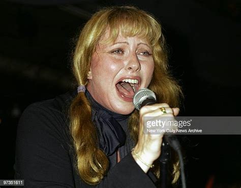 Bebe Buell In Concert Photos And Premium High Res Pictures Getty Images