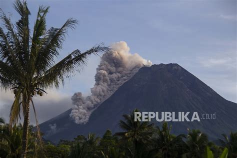 Gunung Merapi Meletus 11 Kecamatan Di Kabupaten Magelang Terdampak Abu