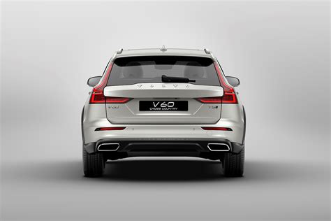A panoramic glass sunroof helps to make the cabin seem open and airy, and taller adults can fit into the back seat without any trouble. Volvo dévoile la nouvelle V60 Cross Country 2019 - Luxury ...