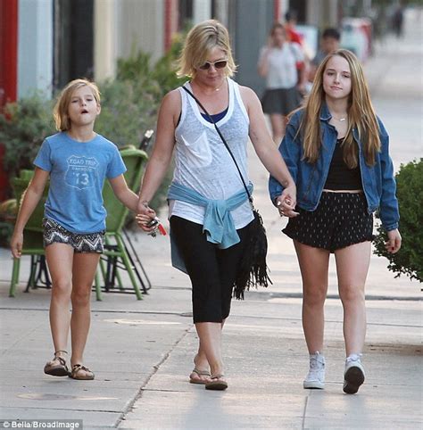 Jennie Garth And Daughters Lola And Fiona As They Enjoy Lunch Together