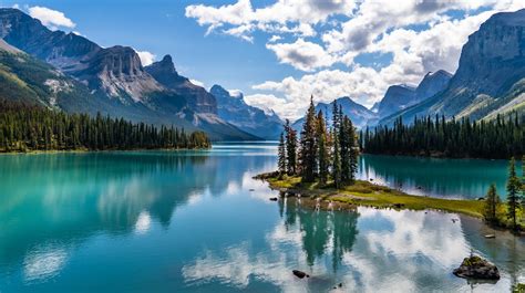 The Most Beautiful Places To Enjoy The Canadian Rockies