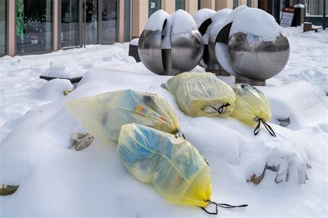 Die gelbe tonne gehören z. Ärger um nicht abgeholte Gelbe Säcke in der Fußgängerzone ...