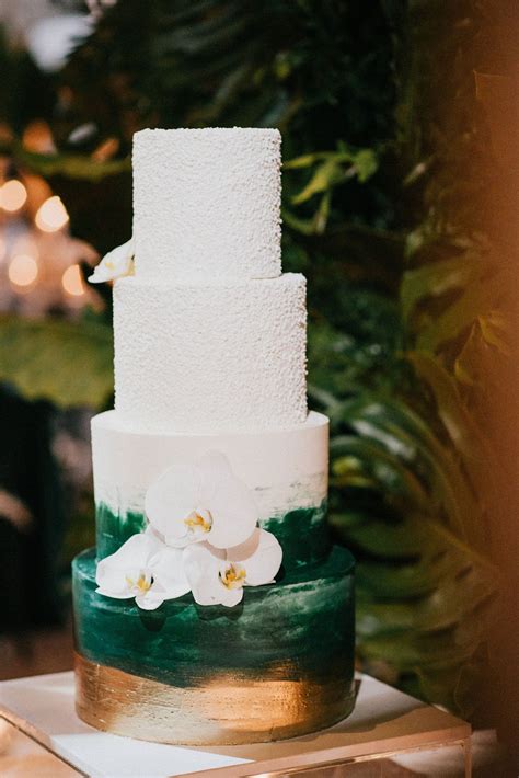 Elegant Modern Wedding With Emerald Color Palette In Miami Be