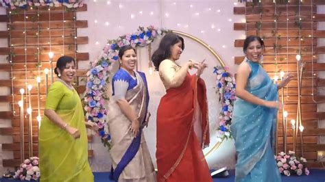 Hot Malayali Aunties Open Wide Navel Show In Orange Saree While Dancing