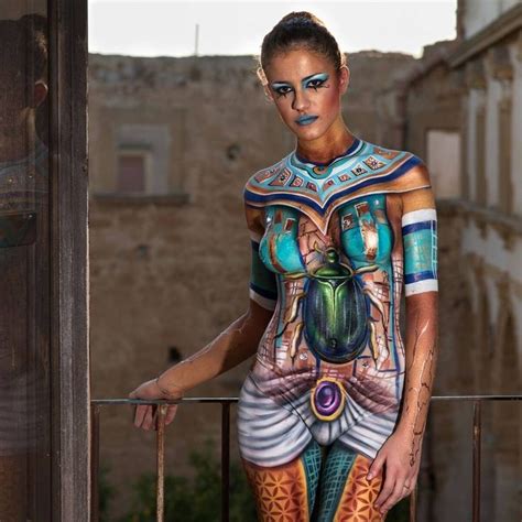 Paintings On A Human Canvas With Body Painting Human Canvas Body