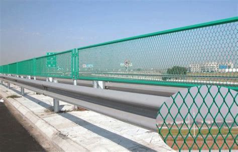Powder Coated Expanded Metal Steel Sheet Fence Panel China Stainless