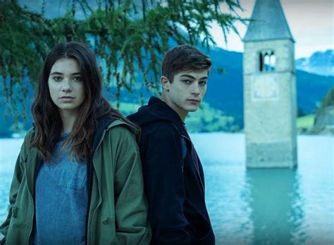 La scomparsa misteriosa di anna costringerà i ragazzi a intraprendere un viaggio che li porterà a scoprire i segreti che si celano dietro la apparente tra. Curon - Serie TV (2020)