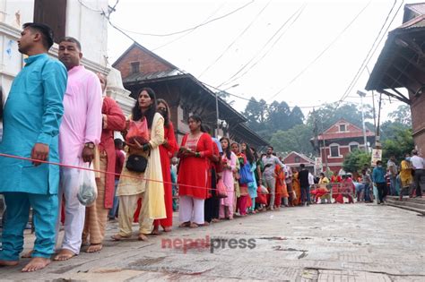 devotees throng pashupatinath temple on first monday of shrawan with photos nepal press