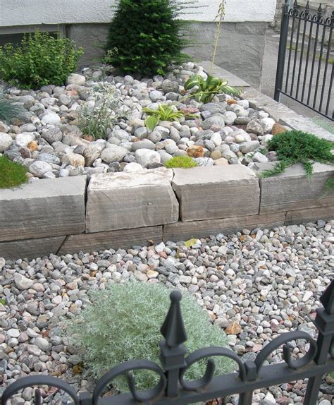 10 Fabulous Landscaping Ideas Using Rocks And Stones 2023