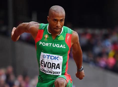 Nelson's birth flower is sweet. Nelson Évora qualifica-se para a final do triplo salto