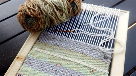 Diy Simple Weaving Loom Tutorial Easy Yarn Crafts Loom
