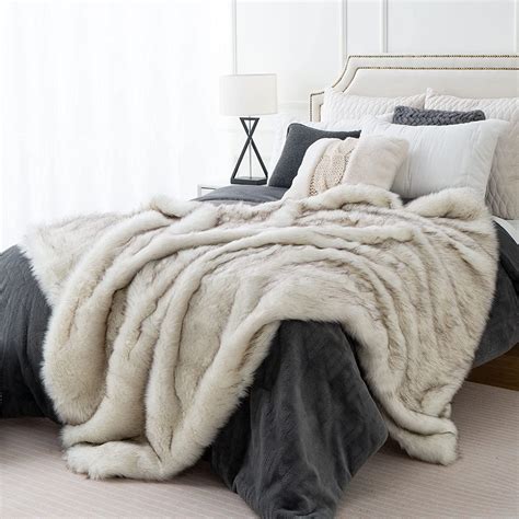 Battilo Home Faux Fur Throw Blanket Large White 150x200cm Luxury Fuzzy Warm Cozy Fluffy Fur