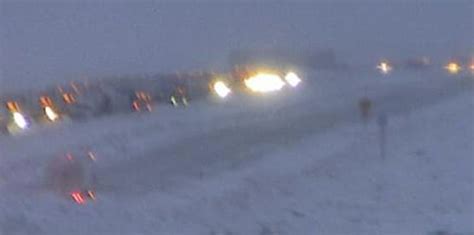 Dramatic Video 2 Dead Others Injured In 50 Vehicle Pile Up On I 80 In