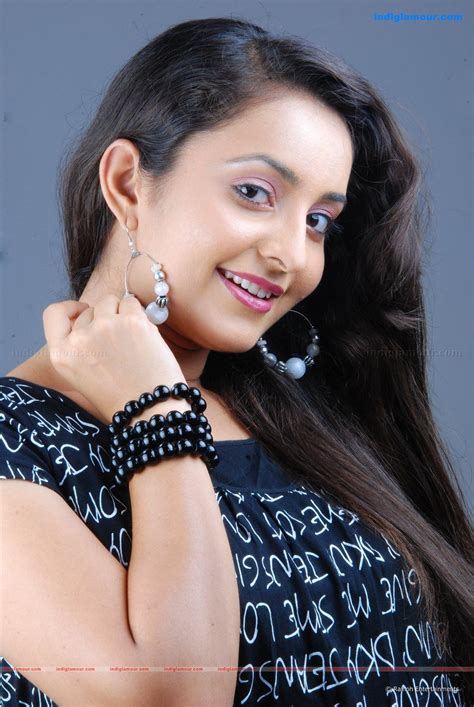 Bhama Actress Photoimagepics And Stills 112607