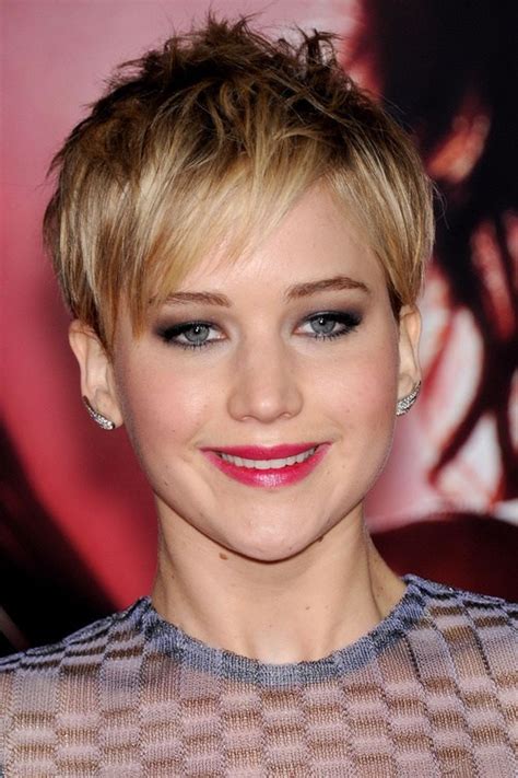 Styling short hair with a wand. 25 Best Fringe Hairstyles to Refresh Your Look