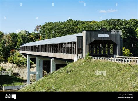 Smolen Gulf Covered Bridge Astabula County Ohio Usa Stock Photo Alamy
