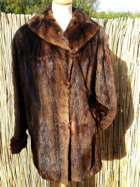 No, we're not talking about the leftover options from last winter that have been marked down because nobody wants the best part: Fur fashion brand - Coat - Catawiki
