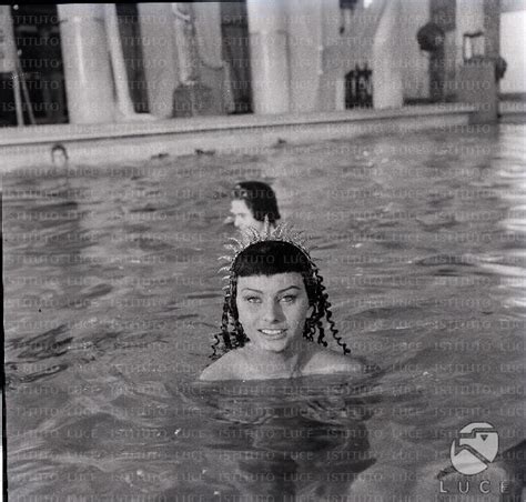 Sophia Loren Sul Set Del Film Due Notti Con Cleopatra Archivio My Xxx