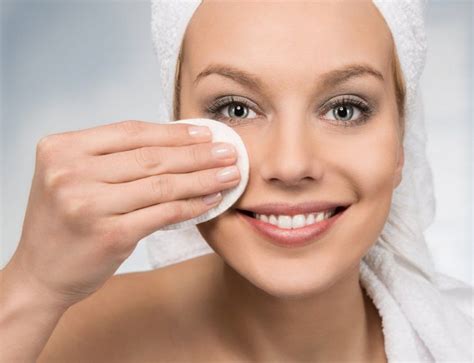 Switch Your Chemical Makeup Remover With Coconut Oil Benefits Of Using The Natural Makeup
