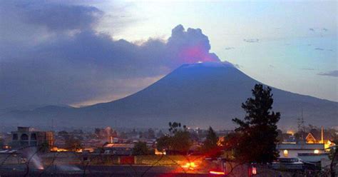 At the time, flows of lava swept through the city, ravaging. Nord-Kivu : éventuelle éruption du volcan de Nyiragongo, l ...