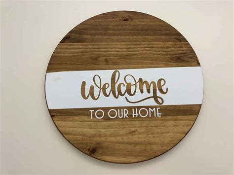 Creating A Diy Wood Round Welcome Sign Cricut Diy Wood Signs Wood