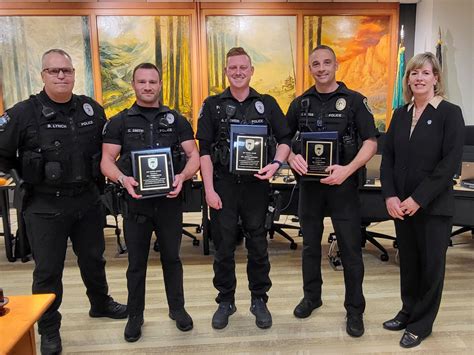 Snoqualmie Police Officers Recognized For Heroic Efforts Living