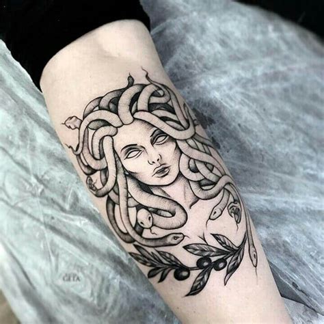 Top More Than 75 American Traditional Medusa Tattoo Latest Incdgdbentre
