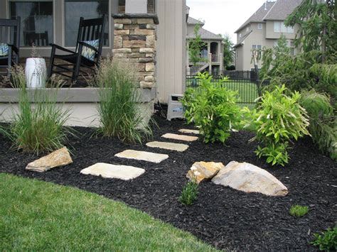 Laying Stepping Stones Stone Landscaping Landscaping With Rocks