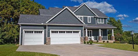 When it comes to residential garage doors, our wayne dalton line of products combine convenient, modern technology with stunning designs. Residential Garage Doors