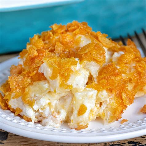 It's loaded with cheese and shredded potatoes, seasoned to perfection and topped with buttery breadcrumbs. Cheesy Potatoes (Funeral Potatoes) - Mom On Timeout