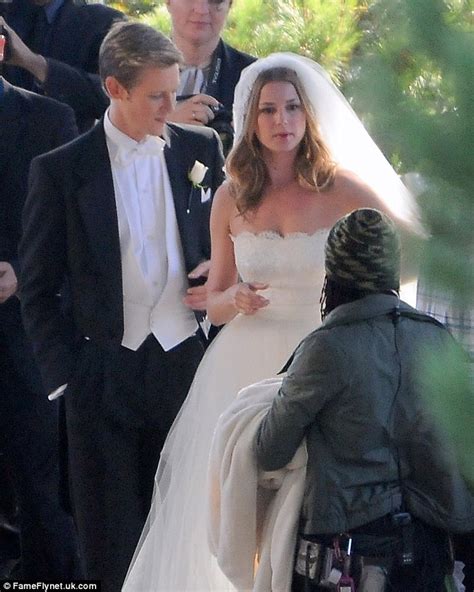 Revenges Emily Thorne Makes It To The Altar But Will Her Takedown
