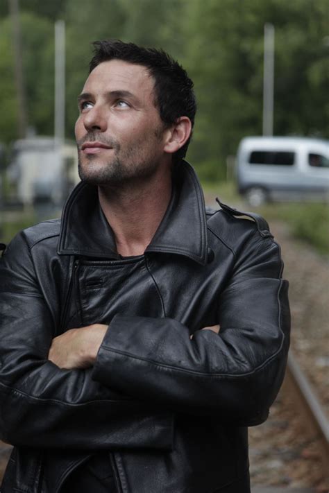 À l'occasion de la promotion de la série, l'acteur a accordé un. Sagamore Stevenin