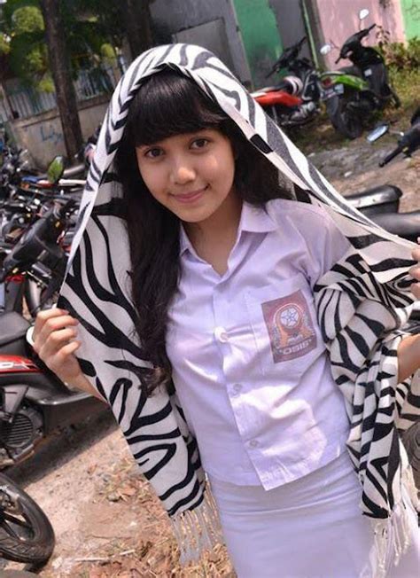 Beautiful Indonesian High School Girl Pictures