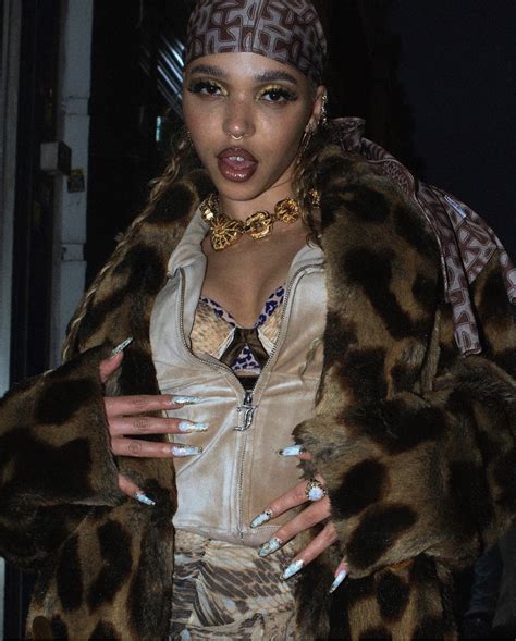 Fka Twigs Serves Y K Flair In Our Beauty Looks Of The Week