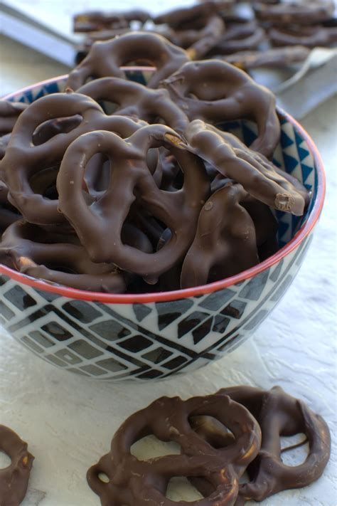 Pretzels Dipped In Chocolate Easiest Food T Scrummy Lane