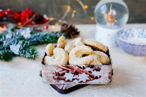 In austria, christmas starts late in the afternoon on heilige abend, or christmas eve. Vanillekipferl Austrian Christmas Cookies / Austrian ...