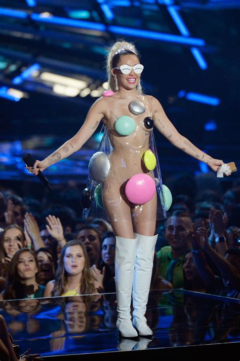 Nsfw Miley Cyrus S Jaw Dropping Outfits At The Mtv Vmas