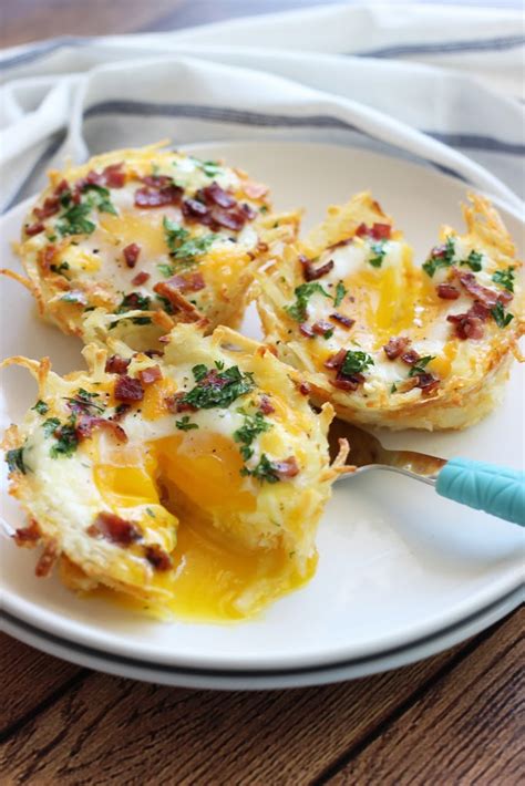 These egg nests will make your grumpy mornings not so grumpy. Market HQ Blog: RECIPE: HASH BROWN EGG NESTS WITH AVOCADO