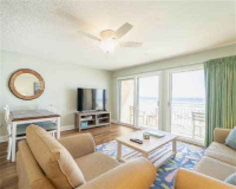 Amazing Destin Beachfront Condo | Salty Dolphin Gulf Front Oasis