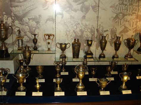 Müze 2 bin 100 metrekare alana sahip, içinde çeşitli branşlardan toplam 768 kupa bulunuyor. Fenerbahçe Kupa Müze - boombich