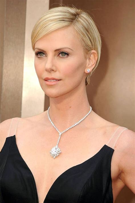 Pin By Adriah Brito On Beautify Charlize Theron Short Hair Charlize