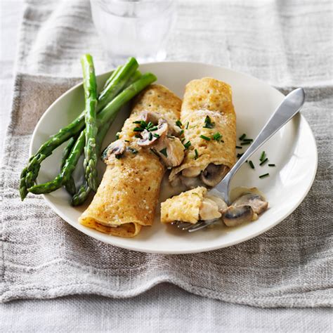 Simple ingredients, ready in about 30 minutes. Chicken and mushroom baked crepes