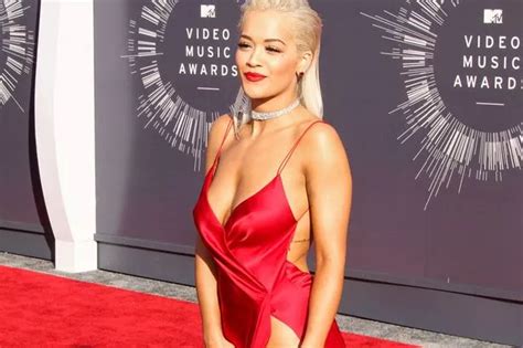 Rita Ora Went Knickerless To The Vmas In That Daring Thigh Split Silk