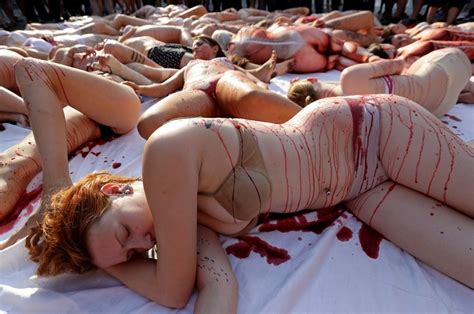 【画像】美女たち「抗議活動しよう！街中で裸になろう！」 ⇒ 結果・・・ ポッカキット