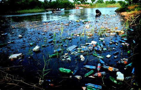 Islamabadgarbage Seen Floating In The Rawal Lake Flare