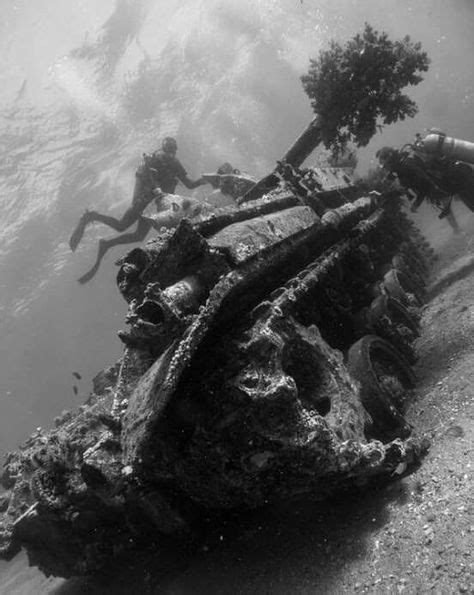 Sunken Tank Wwii Underwater Scuba Diving Tank Underwater Photography