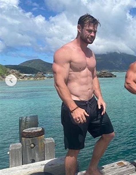 Chris Hemsworth Astro De Thor Impressiona Com Abd Men E Bra Os